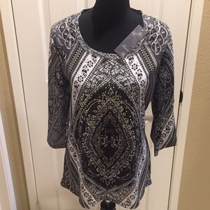 NWT Kiara light weight Vneck top with BLING!